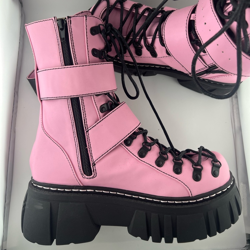 New never worn size 9 M current mood bubblegum pink dolls kill combat boots